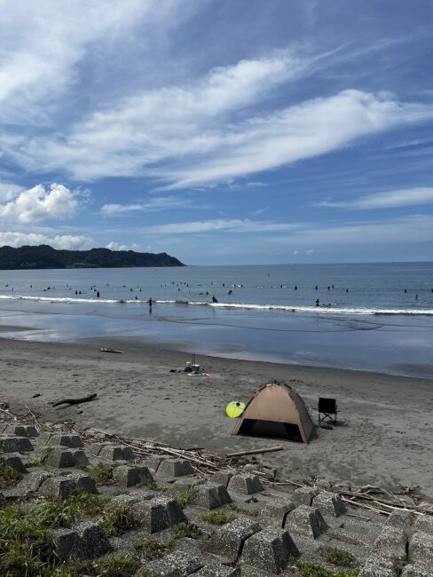 岩井海岸でサーフィン